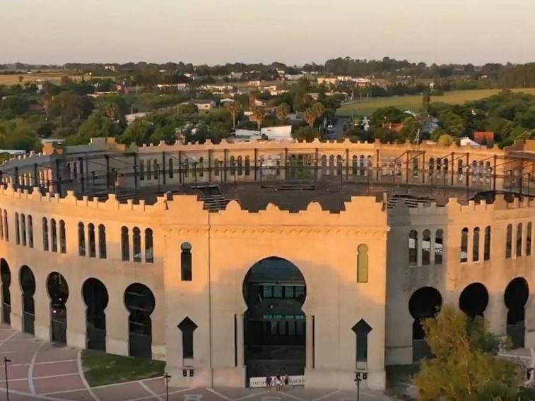 c1ca2127-50fd-4e76-a31b-e241e5de5384